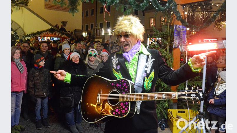 Johnny Gold ist vom Weidener Christkindlmarkt nicht mehr wegzudenken. Bild: Kunz