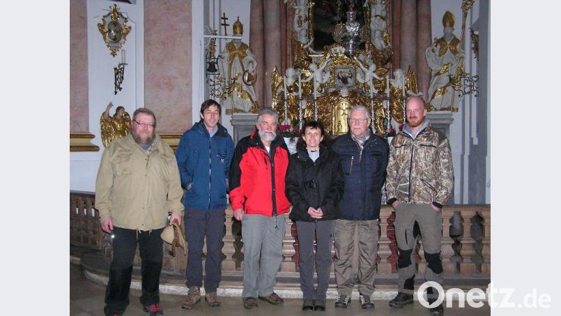 Biberberater mit Horst Schwemmer und Jitka Uhlikova in der Kappl
Von links nach rechts: Biberberater
Berthold Popp, Bibermanager Horst Schwemmer, Biberberater Hans Rösch, Dr. Uhlikova, Biberberater Peter Minssen und Herrn Jacob Keller, Gebietsbetreuer. Bild: exb/Peter Minssen