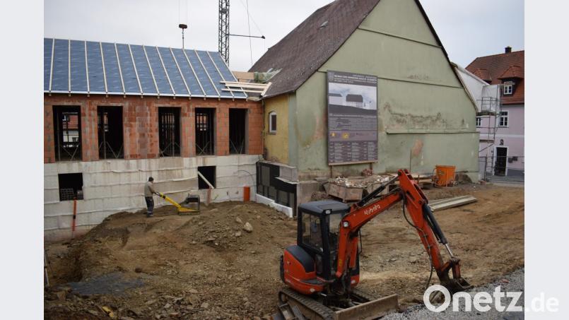 Zwar ist die Stadt nur indirekt bei der Sanierung des „Haus St. Elisabeth“ beteiligt, dennoch zeigt sich Stahl in seiner Weihnachtsansprache begeistert von dem, was dort entsteht. Bild: szl