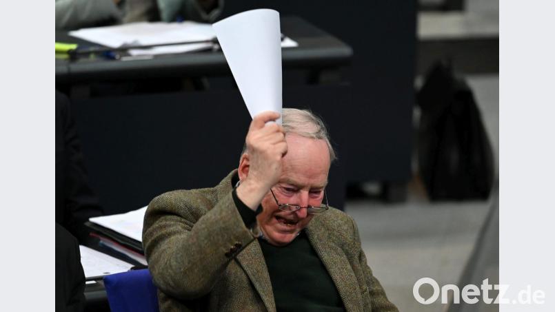 AfD-Fraktionsvorsitzender Alexander Gauland reagiert empört während einer Bundestagsdebatte. Bild: Ralf Hirschberger/dpa