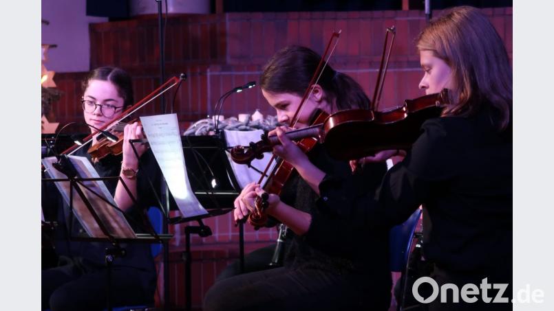 "Go, tell it on the Mountain" und "Reigen seliger Geister" aus der Gluck-Oper "Orpheus und Eurydike", interpretiert vom Kammerorchester. Bild: Kunz