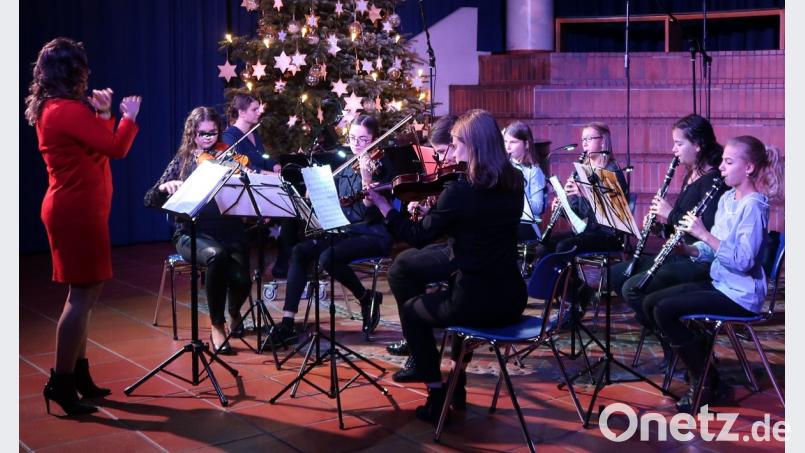"Go, tell it on the Mountain" und "Reigen seliger Geister" aus der Gluck-Oper "Orpheus und Eurydike", interpretiert vom Kammerorchester. Bild: Kunz