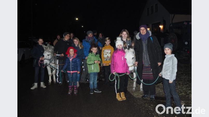 Tierische Unterstützung bei der Weihnachtsfeier des OGV Angfeld. Bild: nad