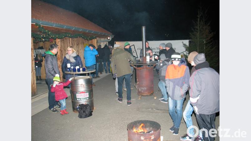 Der Besuch ist gut, die Stimmung ebenso. Die erste Stodlweihnacht kommt bei den Luhern an. Bild: mue