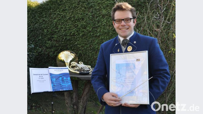 Der Hornist Christian Bäuml ist jetzt staatlich geprüfter Dirigent. Bild: Hirsch