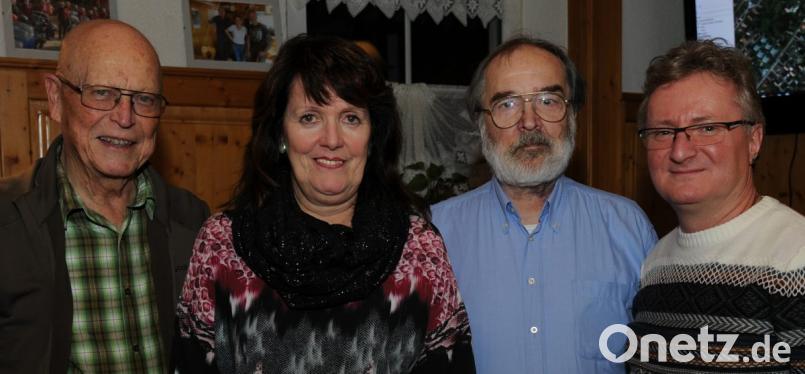 Der alte und neue Vorstand der Freunde des Mariahilfbergs (von links): Peter Zobel, Elke Winkel, Helmut Wilhelm und Hans-Jürgen Bumes. Bild: gf