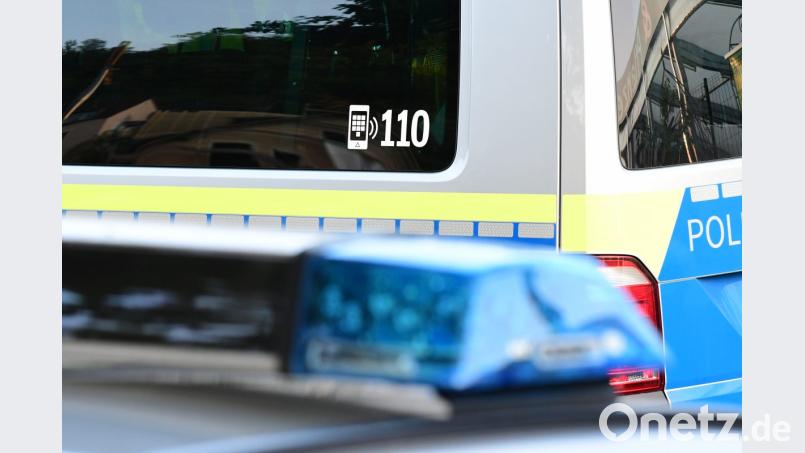 Nach einer Unfallflucht konnte die Polizei den Verursacher zügig ermitteln.Er lag betrunken in seinem Bett in einem Gästehaus. Bild: Hartl