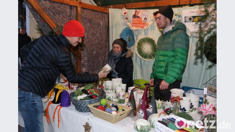 Gefragt waren beim Friedenfelser Weihnachtsmarkt auch kleine Präsente …. Bild: bsc