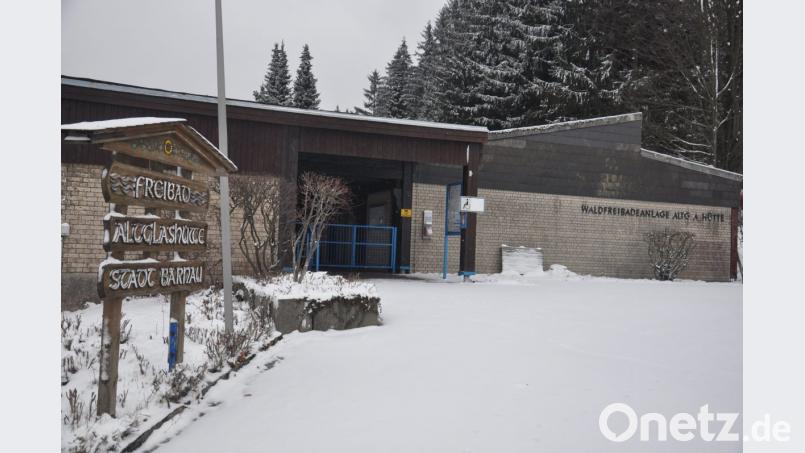 Aus dem Winterschlaf in die nächste Saison kann das Waldfreibad nur starten, wenn eine Fachkraft für Bäderbetriebe gefunden wird. Die will die Stadt jetzt suchen. Außerhalb der Saison soll die Fachkraft dann im Bauhof eingesetzt werden. Bild: ws