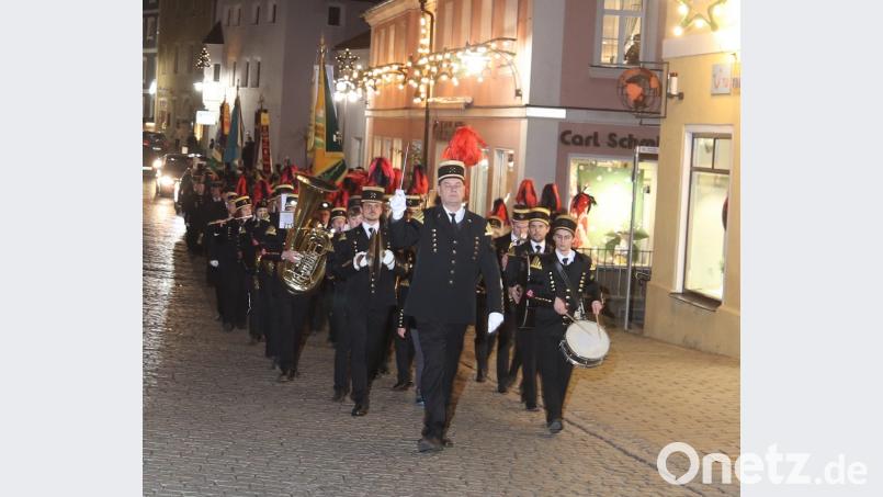 Ohne den Festzug, der dem Gottesdienst und der Barbarafeier voraus ging, wäre das Fest der Heiligen Barbara, der Schutzpatronin der Berg- und Hüttenleute um einiges ärmer. Bild: mfh
