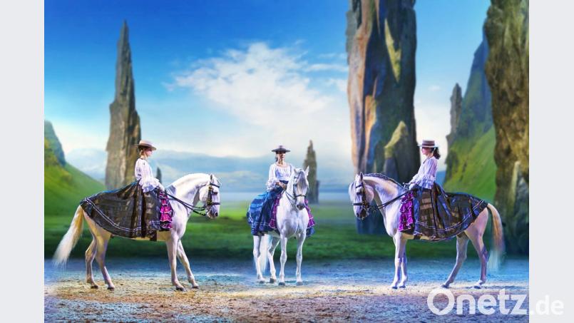 Eine spektakuläre Szene aus der Pferdeshow „Cavalluna“: die Dressurkür der Equipen Valença und Fernández. Bild: CAVALLUNA