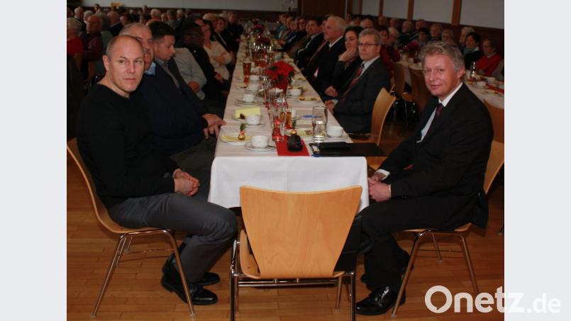 Die Ehrengäste mit Bürgermeister Lothar Müller (rechts). Bild: lk