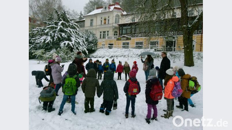 In der Winterlandschaft des Kaiserwaldes entführte ein Lied die deutschen und tschechischen Schüler nach Afrika. Bild: rn
