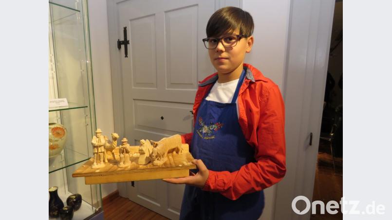 Nachwuchstalent Tim Sommer hat bereits viele tolle Figuren geschnitzt. Bild: ubb