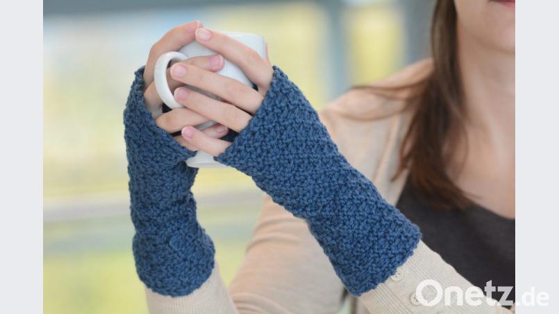 Kalte Hände gehören mit einem Paar Armstulpen der Vergangenheit an, egal ob selbstgemacht oder gekauft. Bild: Gabi Schönberger