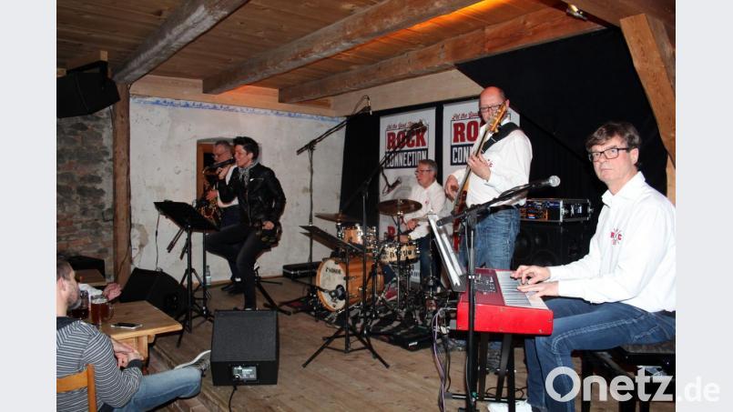 Schon dreimal ist die Band „RockConnection“ für die Aktion „Lichtblicke“ aufgetreten, zuletzt vergangenen März im Schafferhof in Neuhaus. Bild: Peter Klein