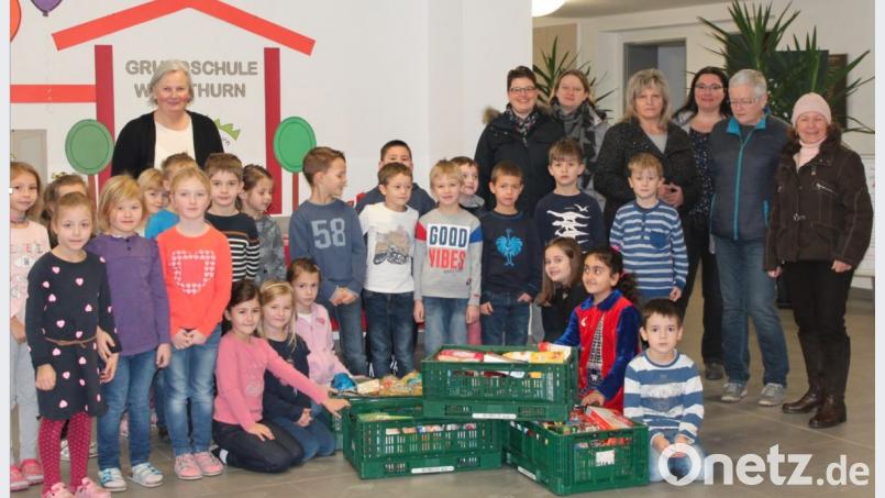Kinder der Wolfgang-Caspar-Printz Grundschule spenden Lebensmittel für Menschen in Not. Bild: fvo