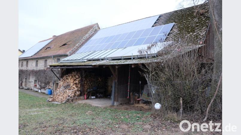 Denkmalschutz und Energienutzung sind manchmal unvereinbar. Diese Meinung vertritt der Speinsharter Gemeinderat angesichts des Vorhabens von Karl-Werner-Schramm, nicht nur auf seinen denkmalgeschützten Gebäuden in Münchsreuth die Photovoltaiknutzung zu erweitern, sondern auf dem Grundstück auch einen PV-Gartenzaun aufzustellen. Vor allem Letzterer stört das Gremium. Bild: do