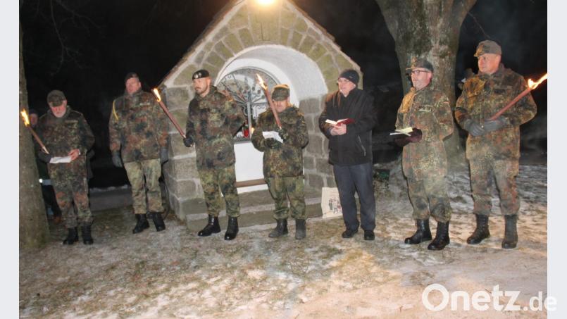 Die Soldaten- und Reservisten beendeten das Jahr mit einer weihnachtlichen Andacht an der Dreifaltigkeitskapelle. Bild: dl