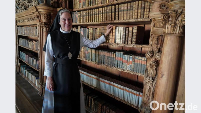 Gern sucht die Äbtissin die weltberühmte Barockbibliothek auf, in der auch Führungen angeboten werden. Bild: gld