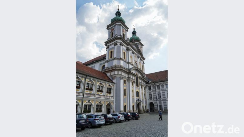 Wahrzeichen Waldsassens ist die Basilika, die seit der Säkularisation allerdings nicht mehr dem Zisterzienserorden gehört. Bild: gld