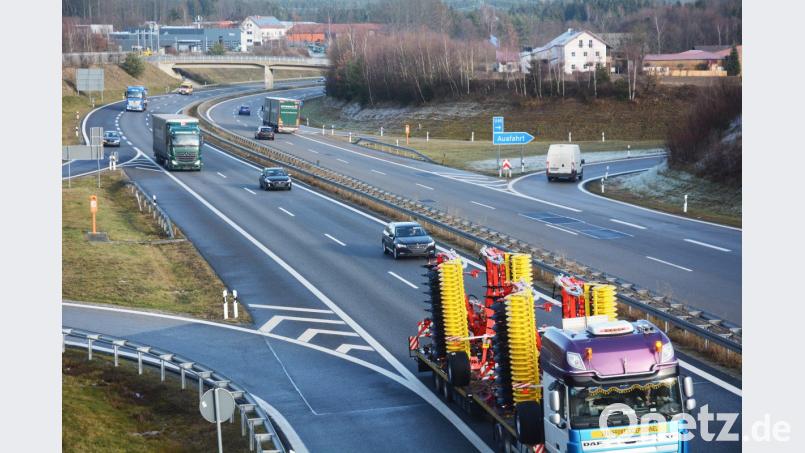 Der Verkehr auf der A 6 ist im ersten Halbjahr 2018 um 8,1 Prozent gestiegen. Insgesamt wurden auf der West-Ost-Magistrale – unser Bild entstand in Vohenstrauß – über drei Millionen Fahrzeuge registriert, darunter 1,14 Millionen Lastwagen und Busse. Bild: Gabi Schönberger