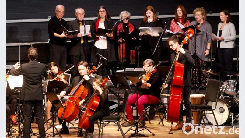 Das Orchester der Musikakademie begleitete den Chor beim Choral "Wie schön leuchtet der Morgenstern". Bild: Hirsch