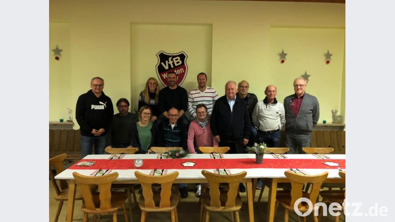 Der Grundstock für die Zukunft ist gelegt. Durch den Zusammenschluss der Tennisabteilungen des VfB Weiden und der DJK Weiden zu einer Spielgemeinschaft für die Medenrunden. Abteilungsleiter beim VfB bleibt Alexander Nadler. Bild: exb