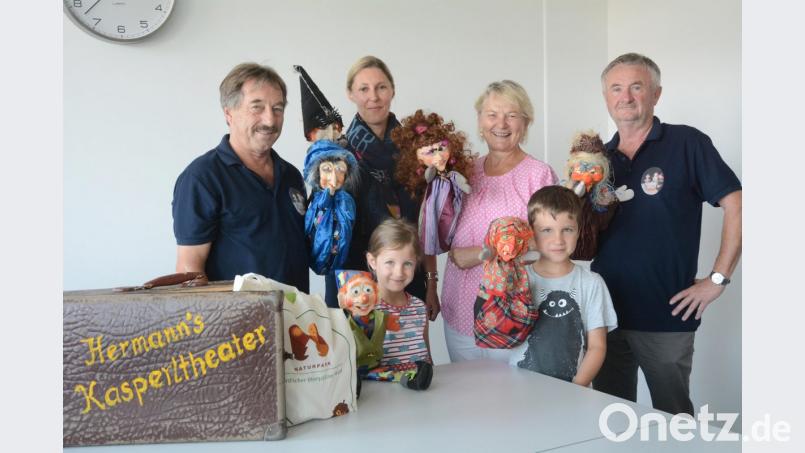 „Hermanns Kasperltheater“ ist für „Lichtblicke“ wieder auf Tour gegangen. Der Erlös der Aufführungen für Kinder ist der wohltätigen Aktion von Oberpfalz-Medien zu Gute gekommen. Bild: Gabi Schönberger