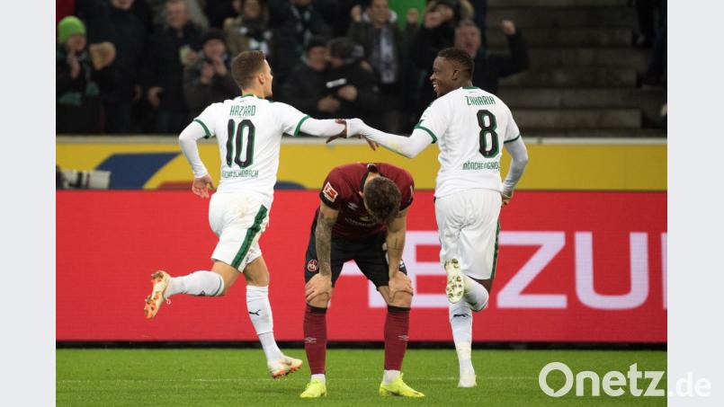 Gladbachs Thorgan Hazard und Denis Zakaria feiern das 1:0. Bild: Federico Gambarini/dpa
