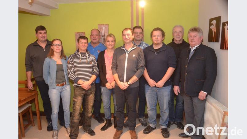 Neuer Vorsitzender ist Martin Konz (Fünfter von rechts). Auch der zweite Vorsitzende Stefan Meier (Dritter von links) ist neu. Bild: fz