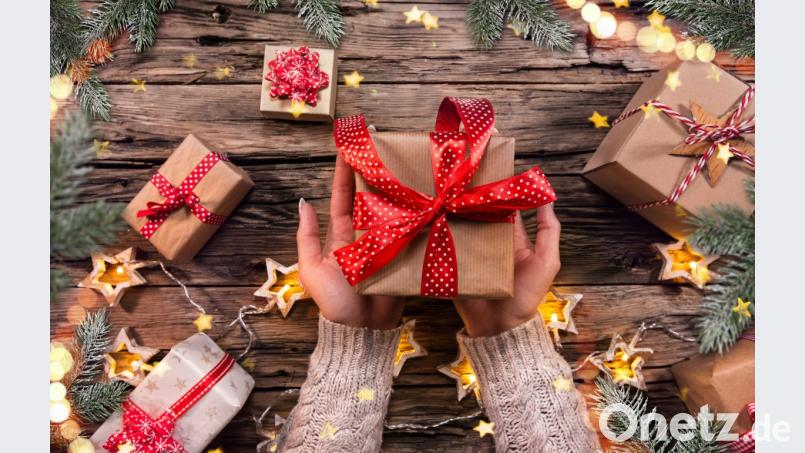 „Froh ist nur, wer geben mag.“ Schon Johann Wolfgang von Goethe wusste, dass Schenken glücklich macht. Bild: Lukas Gojda – stock.adobe.com