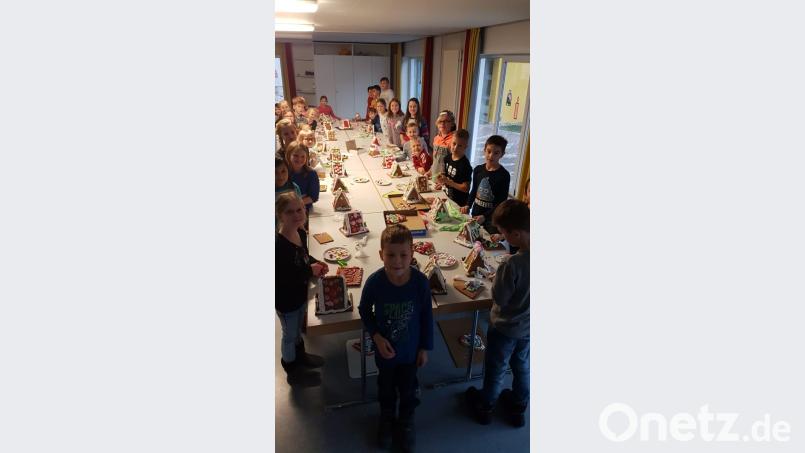 Leckere süße Geschenke basteln die Kinder für Mama und Papa. Bild: fz