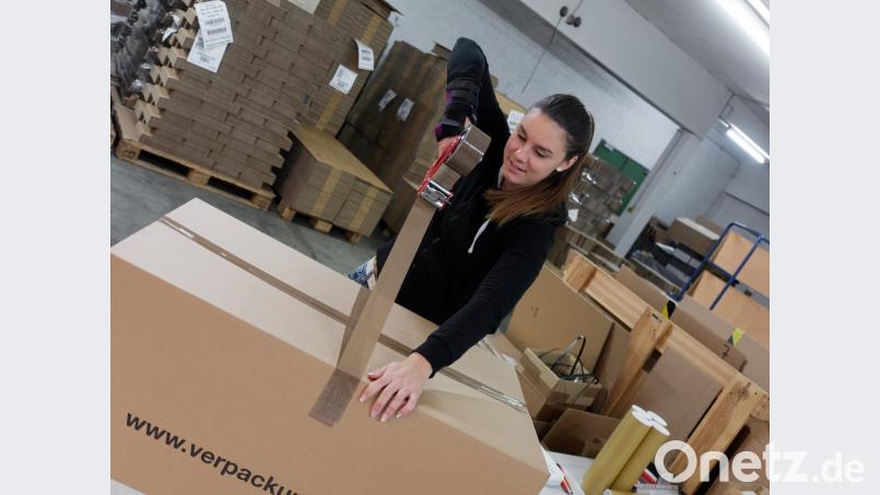 Veronika Dubová kennt sich genauso gut in der Verpackung wie auch im Büro aus. Bild: tr