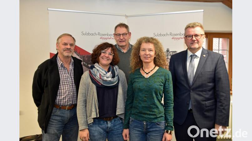 Die Kooperation steht: Stadt, Stiber-Fähnlein und pro Su-Ro richten einen neuen Weihnachtsmarkt aus. Darüber freuten sich (von links) Martin Franitza (Stiber), Tanja Weiß (Stiber), Kurt von Klenck, Yvonne Rösel (beide pro Su-Ro) und Bürgermeister Michael Göth. Bild: Andreas Royer