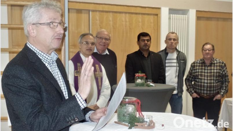Kirchenpfleger Leonhard Steinsdörfer informierte bei der offiziellen Inbetriebnahme auch über Schwierigkeiten beim Bau der neuen Kinderkrippe Arche Noach. Bild: jml