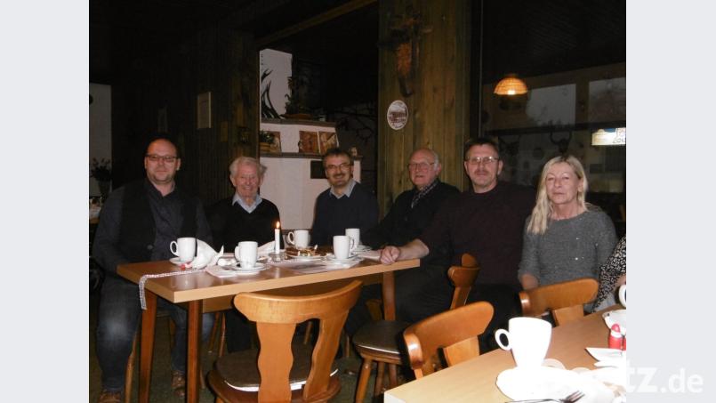 Senioren bei Kaffee, Kuchen und Zoigl. Bild: exb