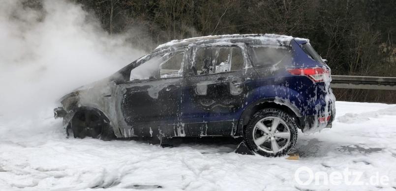 Das Auto des 49-Jährigen brannte total aus. Die Polizei meldet jetzt einen technischen Defekt als Ursache. Bild: egl