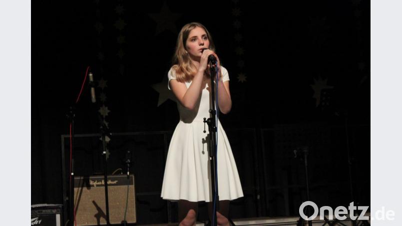 Mit ihrer Stimme und der famosen Interpretation von Whitney Houston singt sich Luisa Zeitler in die Herzen des Publikums. Bild: prh