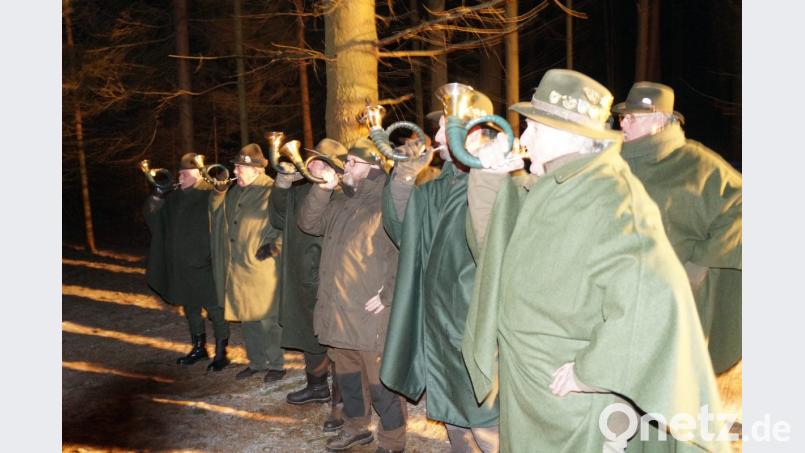 Inzwischen unverzichtbar bei der Waldweihnacht: Die Jagdhornbläser. Bild: oe