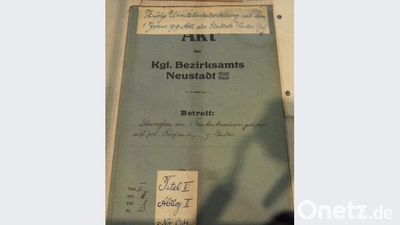 Akte des Bezirks Neustadt über die Kreisfreiheit Weidens Bild: Bühner
