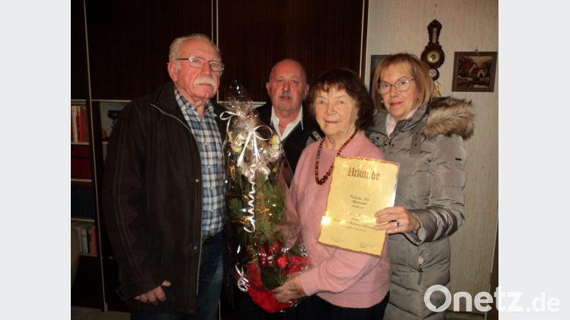 Für 50 Jahre Vereinstreue dankten Herta Willert (Zweite von rechts) Vorsitzender Siegmund Kochherr, Helmut Ziegler (Stellvertreter) und Maria Schwarzmeier (von links). Bild: ksi