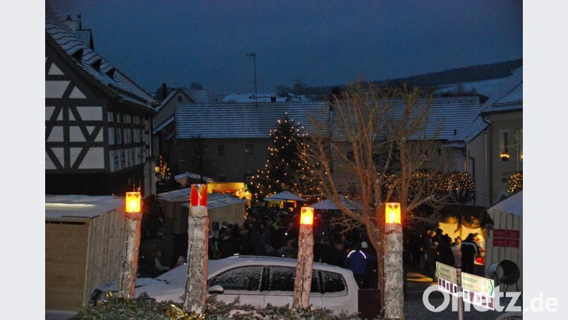 Blick über den Marktplatz in stimmungsvoller Beleuchtung. Bild: enz