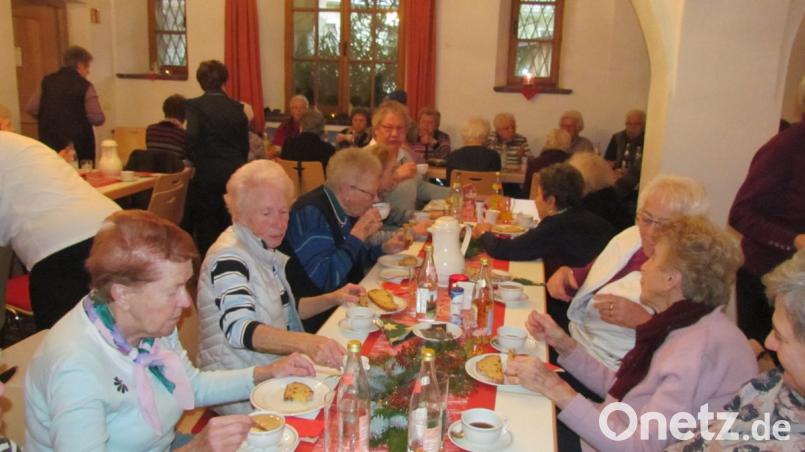 Bis auf den letzten Platz gefüllt war das Kolpingheim bei der Adventfeuer des Altenwerkes. Bild: is