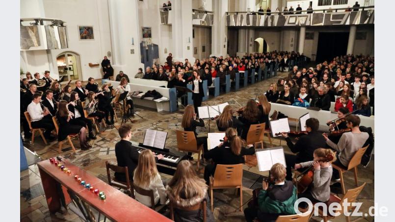 Die Kreuzbergkirche war beim Konzert gut gefüllt. Bild: Götz