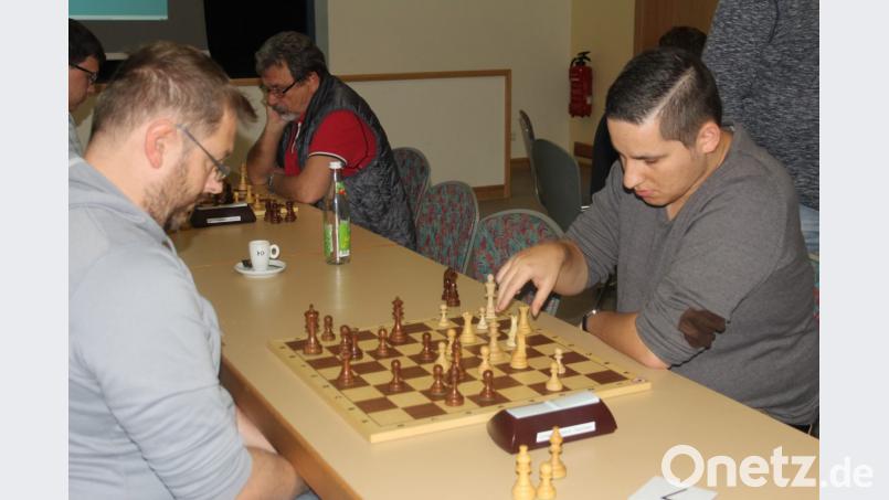 Da die Spieler nur fünf Minuten pro Spiel Bedenkzeit hatten, musste es „Zug um Zug“ gehen. Bild: frd