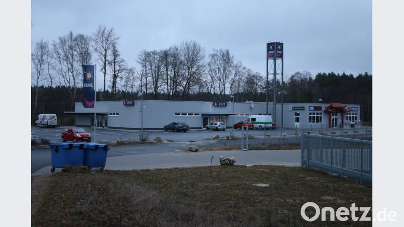 In dem Komplex am Gewerbepark wurde der Betrieb einer Table Dance Bar gestattet. Nicht jeder Stadtrat war damit einverstanden. Bild: sne