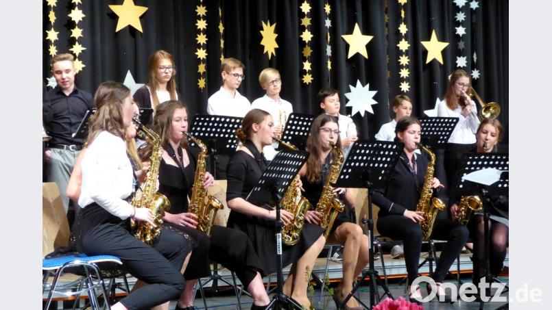Die Schul-Bigband mit Swing-Rhythmen. Bild: fsb