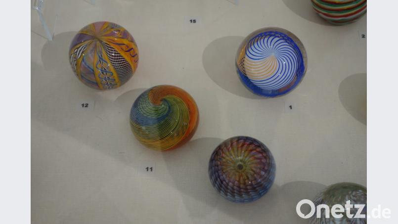 Das Oberpfälzer Volkskundemuseum stellt zur Weihnachtszeit gläserne Kostbarkeiten aus. Bild: wsu