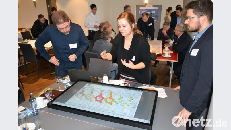 Beim planungsbegleitenden Forum im Hotel &quot;Seenario&quot; informiert Tennet über das weitere Vorgehen beim Süd-Ost-Link. Bild: rti